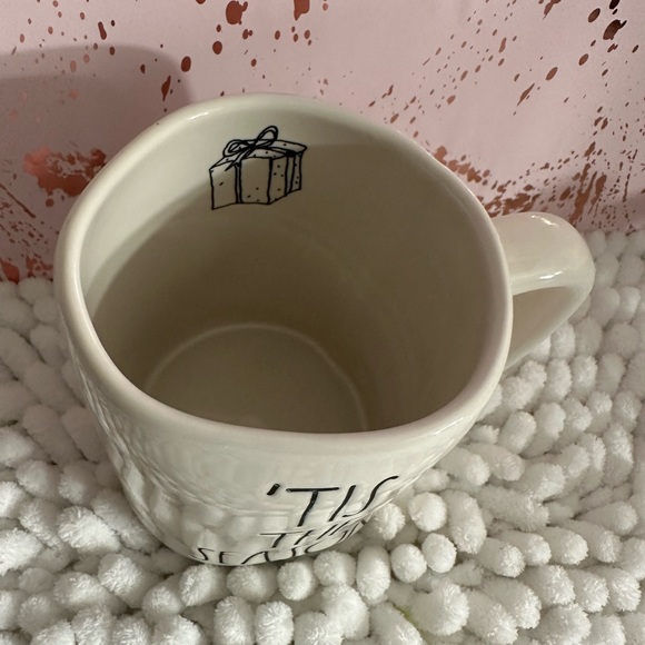 New Rae Dunn Canadian Release Tis’ The Season Mug - Picture 2 of 3